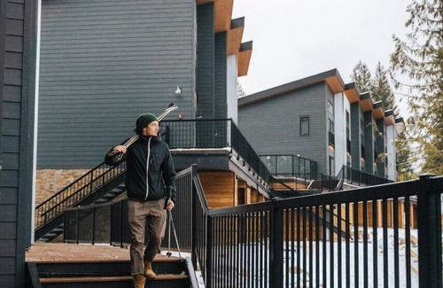 Revelstoke House | Basecamp Resorts Revelstoke I Two Bedroom Suite
