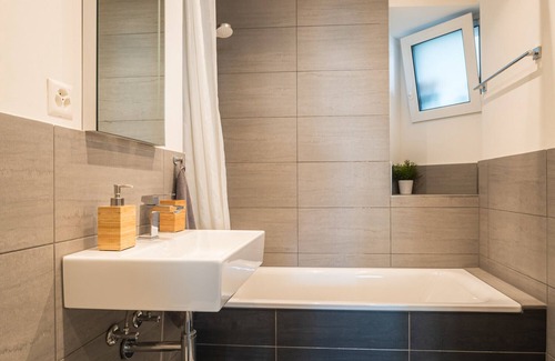 Bruderholz Apartment | BASELiving 3,5 Room Suite - Near ESC - Bahnhof SBB