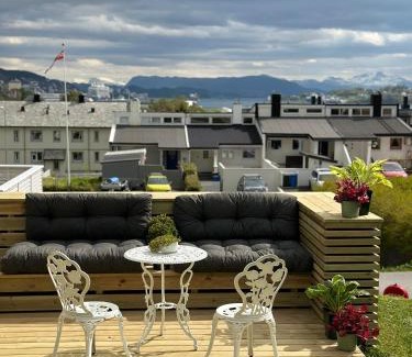 Alesund Apartment | Cozy Basement Apartment with Convenient Parking