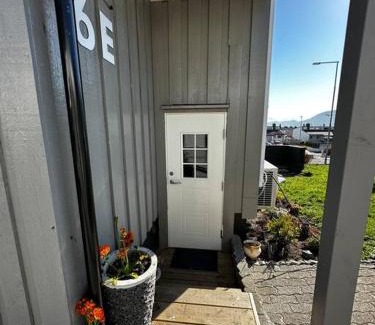 Alesund Apartment | Cozy Basement Apartment with Convenient Parking