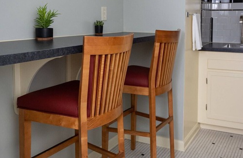 South Bend Apartment | Top-Rated Apartment Near ND with Breakfast & Kitchen Access