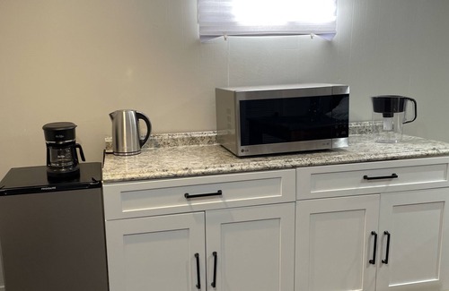 Hampden South House | Cozy Retreat Near DTC with Spa and Hot Tub Amenities