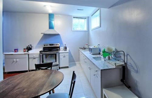 Thornhill House | Master Room with Private Bathroom & Free Parking Awaits