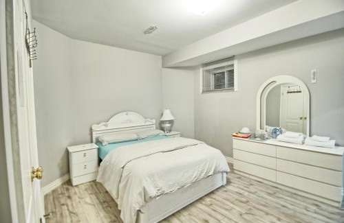 Thornhill House | Master Room with Private Bathroom & Free Parking Awaits