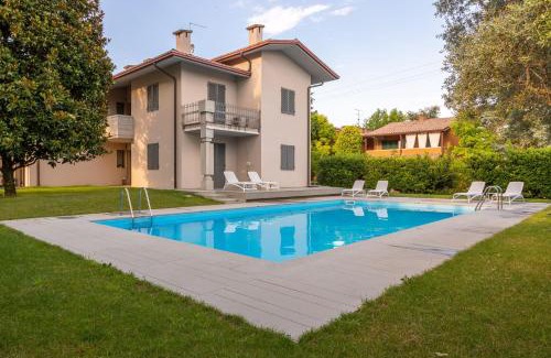 San Benedetto di Lugana Apartment | Baseventuno 2: Premier Stay with Pool and Kid-Friendly Space