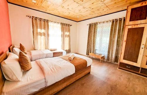 Phyang House | Inviting Basgo Palace View Homestay with Hot Tub & Breakfast
