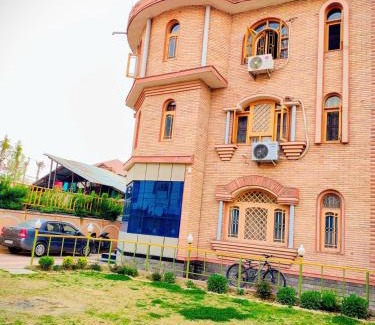 Srinagar House | Top-Rated Bashaw Residency: Family Guest House Near Airport
