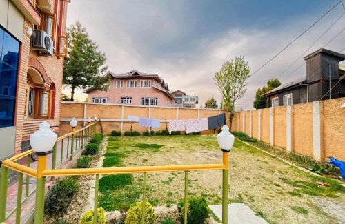 Srinagar House | Top-Rated Bashaw Residency: Family Guest House Near Airport