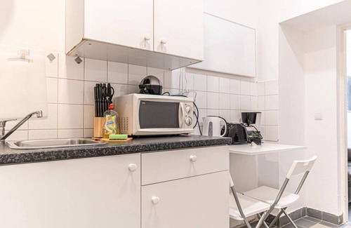 Meidling Apartment | Convenient 1BR Apartment with Kitchen & Family-Friendly Amenities