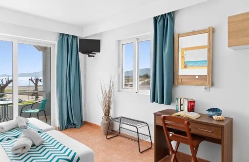 Haraki Bed & Breakfast | Cozy Double Room Ideal for Families with Kids