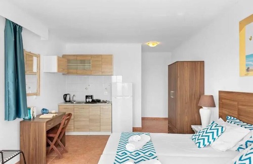 Haraki Bed & Breakfast | Cozy Double Room Ideal for Families with Kids