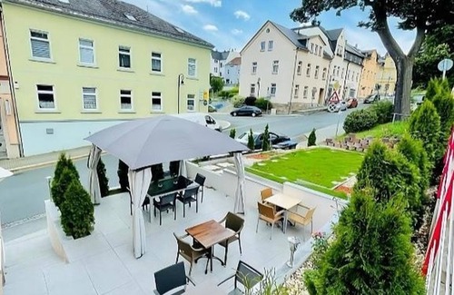 Adorf Apartment | Comfortable Triple Room with Shared Bathroom & Breakfast