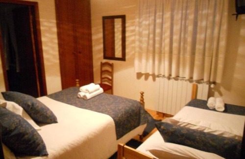 Seia House | Comfortable Triple Room at Encosta da Serra, Sabugueiro