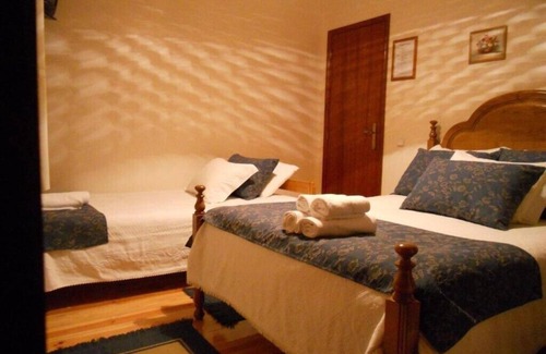 Seia House | Comfortable Triple Room at Encosta da Serra, Sabugueiro