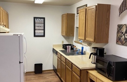 Moses Lake Apartment | Family-Friendly Condo with Lake View in Downtown Moses Lake