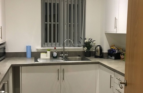 Laindon House | Top-Rated 3-Bedroom House in Basildon with Family Amenities