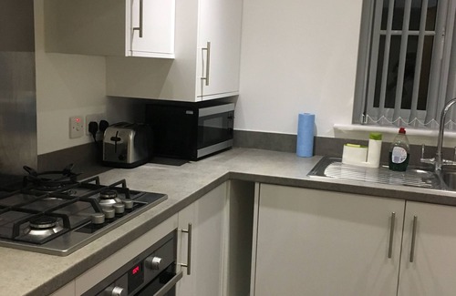 Laindon House | Top-Rated 3-Bedroom House in Basildon with Family Amenities