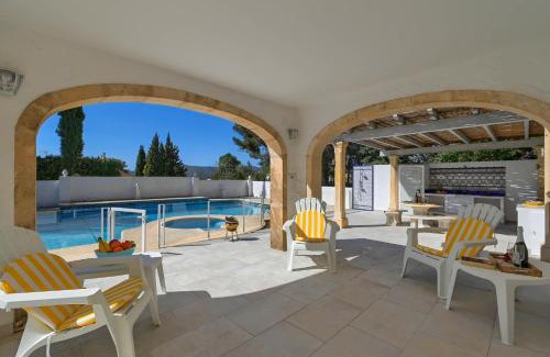 Montgo de Toscamar Villa | Relax at Basilmary: Family-Friendly with Pool Access
