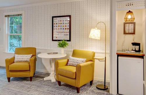 Vergennes Resort | Experience Basin Harbor: Oceanfront Retreat with Pool & More