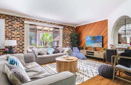 Basin View House | Experience Jervis Bay: Basin Retreat with Spa & Lake Views