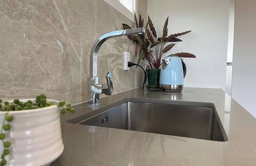 Orakei Cottage | Basin ViewnOrakei Basin with 180degree views
