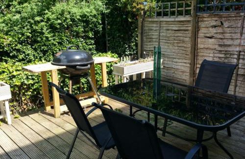 Basingstoke House | Family-Friendly Basingstoke Townhouse with High Guest Ratings