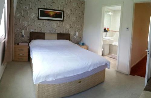 Basingstoke House | Family-Friendly Basingstoke Townhouse with High Guest Ratings