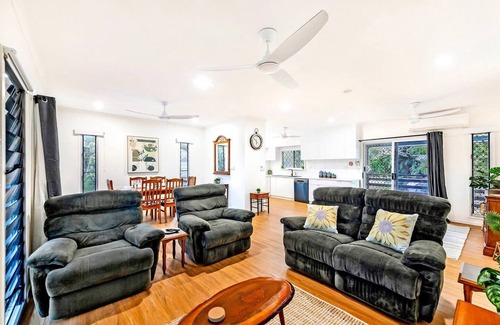 Leanyer House | Relax at Baroalba: A Poolside Family Getaway Awaits