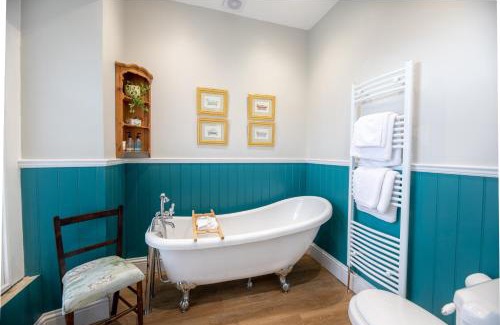 Clyro House | Top-Rated Baskerville House: Pet Friendly with Hot Tub