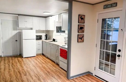 Adolphustown House | Unforgettable Stay at Bass Cove Beach Club - Family Friendly