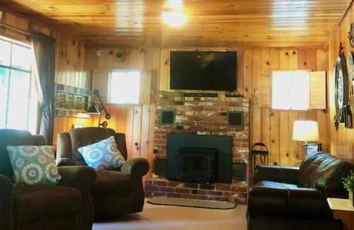 Wishon Cabin | Unforgettable Bass Lake Wildlife Crossing & Yosemite Retreat