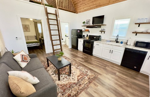 Albertville Cabin | Cozy Bass Tiny Cabin by the Lake with Pool and Hot Tub