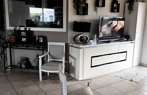 Biganos House | Guest Rated: Bassin Arcachon Retreat with Pool & Spa