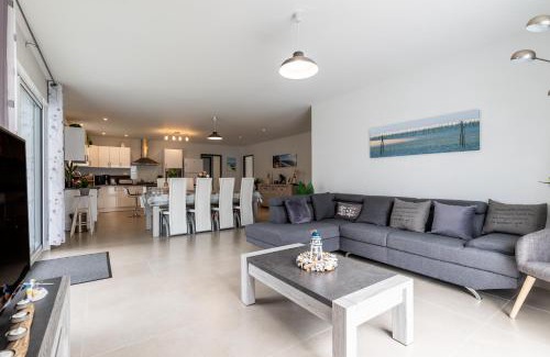Ares Villa | Experience Oceanfront Bliss at Bassin d'Arcachon Hotel