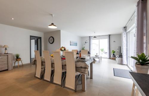 Ares Villa | Experience Oceanfront Bliss at Bassin d'Arcachon Hotel