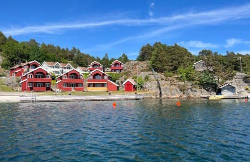 Sogne Apartment | Discover Basstuvåga Ferieleilighet with Oceanfront Views