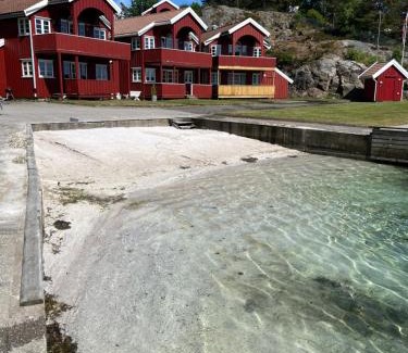 Sogne Apartment | Discover Basstuvåga Ferieleilighet with Oceanfront Views