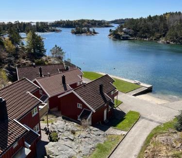 Sogne Apartment | Discover Basstuvåga Ferieleilighet with Oceanfront Views
