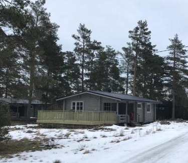Finstrom House | Explore Bastöstugby Stuga 17: Pet & Child Friendly Retreat