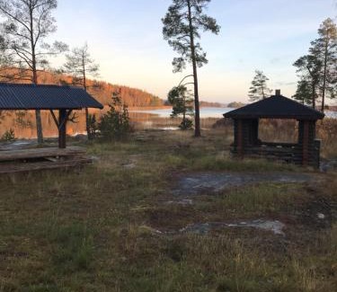Finstrom House | Explore Bastöstugby Stuga 17: Pet & Child Friendly Retreat