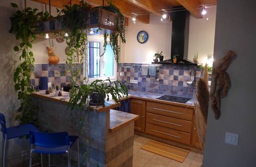 Bastelicaccia Villa | Beautiful Bastelicaccia Villa with Ocean View & Breakfast