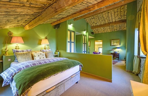 Avignon Bed & Breakfast | Guest Rated: 10/10 at Bastide de Bellegarde with Pool