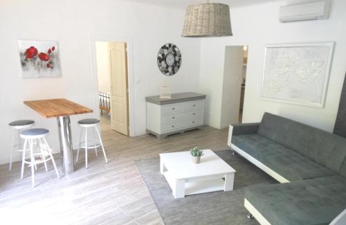 Fontaine-de-Vaucluse Apartment | Experience Bastide De La Lézardière with Oceanfront Views