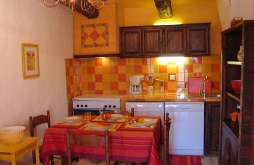 Apt Apartment | Experience Comfort at Bastide de la Peyrolière Gite