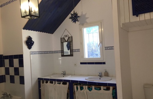 Manosque House | Relax at Bastide De Valvérane: Pool, Spa & Family Friendly