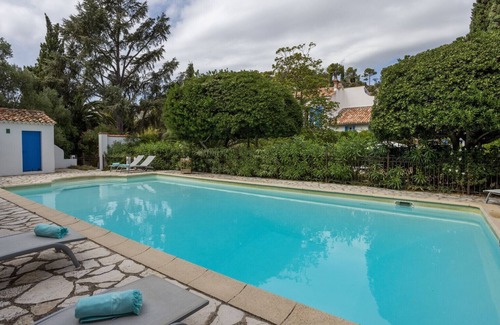 Le Pradet Ski Chalet | Family Retreat Near the Sea with Oceanfront Amenities