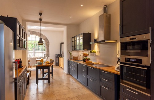 Le Pradet House | Cozy Bastide Provencale Near the Beach with Ocean Views