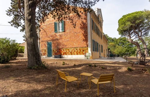 Le Pradet House | Cozy Bastide Provencale Near the Beach with Ocean Views