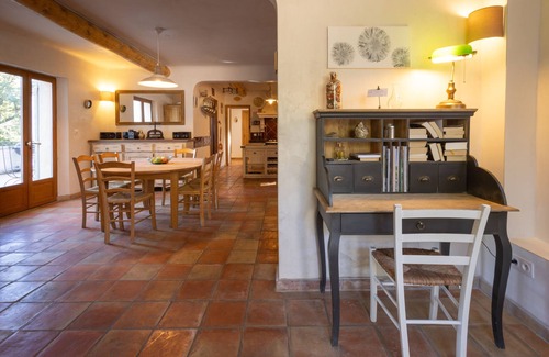 Apt Villa | Heated Pool Retreat in Luberon Provençal - Guest Rated 10/10
