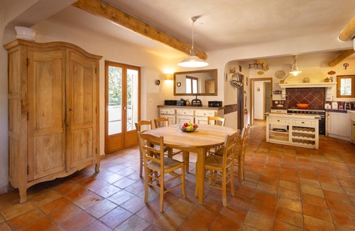 Apt Villa | Heated Pool Retreat in Luberon Provençal - Guest Rated 10/10